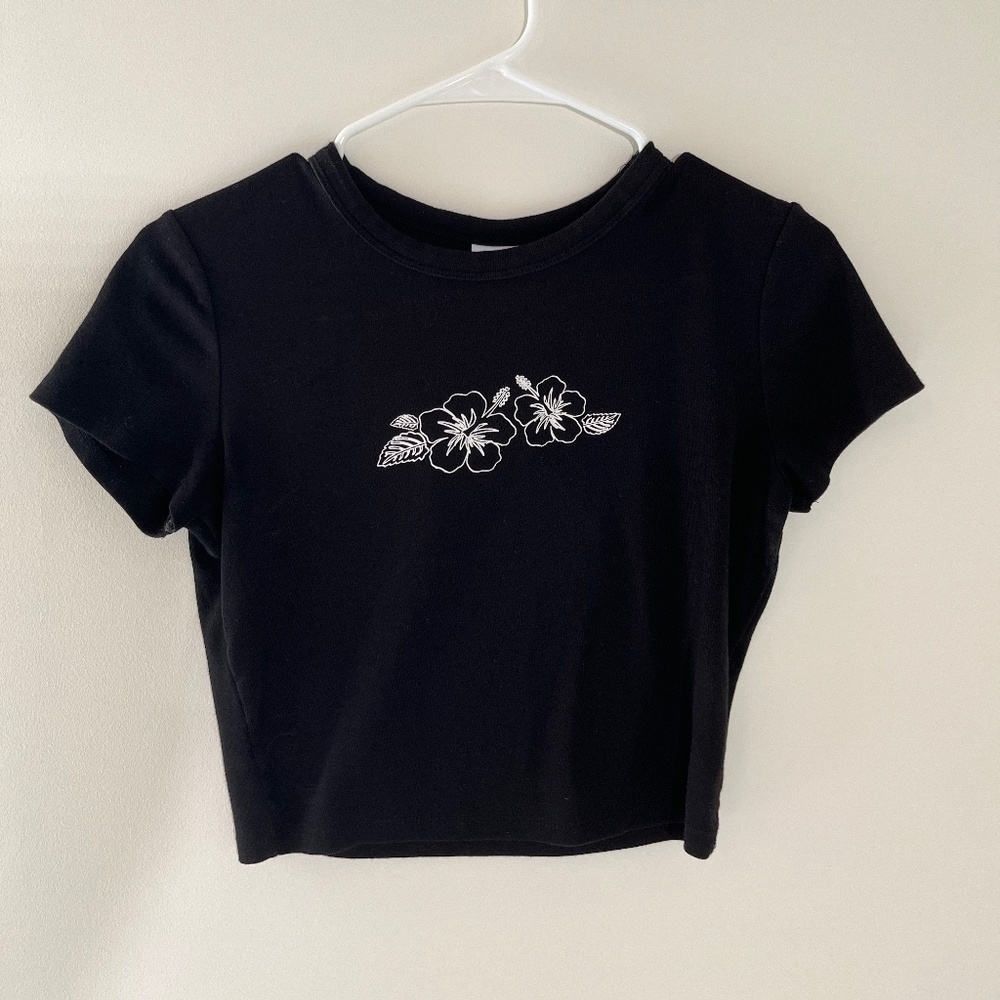 Bershka Black Crop Top w/ Flower Size S